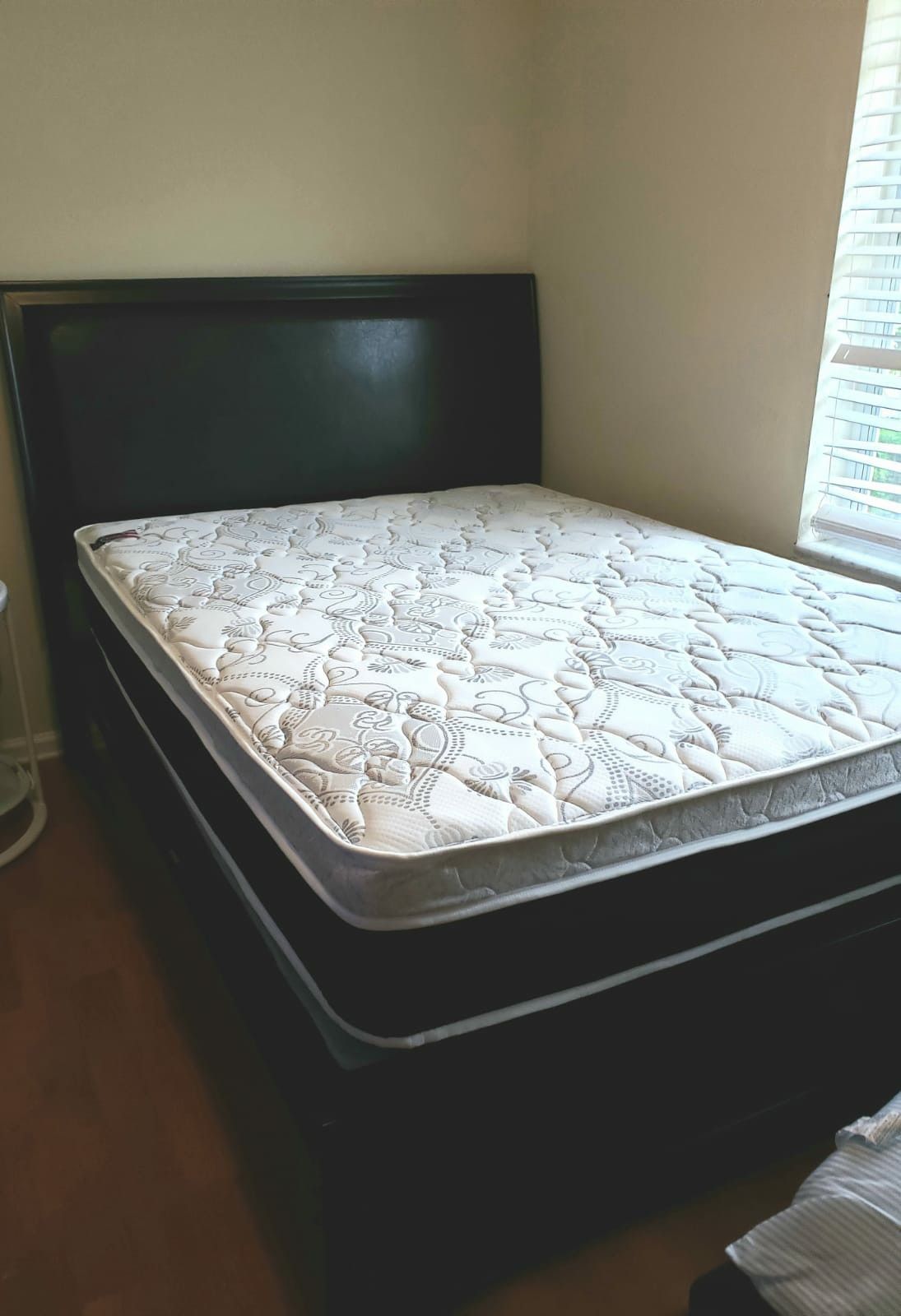 NEW Pillowtop QUEEN mattress & BOX spring. Bed frame not included on offer