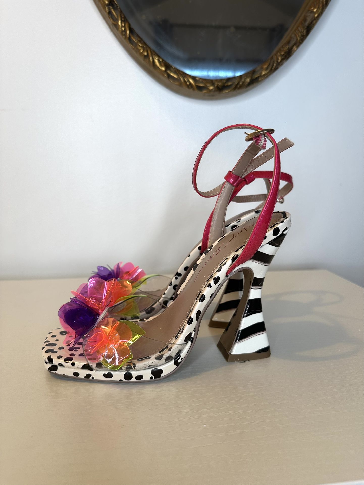Betsey Johnson Colorful Heels – Size 7