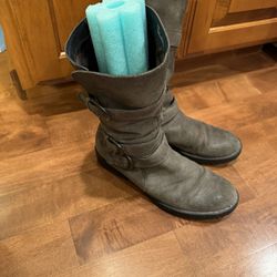 Woman’s Born Leather Boots Shipping Available