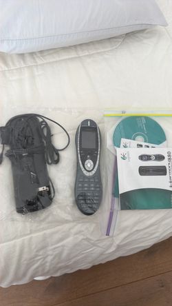 Logitech Harmony 880 Advanced Universal Remote – Excellent Condition (With Dock & Software)