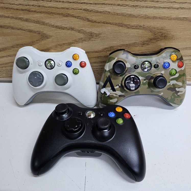 Lot Of 3 Microsoft Xbox 360 Wireless Controllers Black ,White, & Camouflage