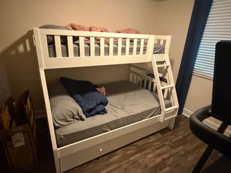White Wood Twin over full Bunk Bed with Trundle