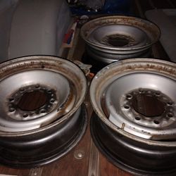 Rims And Center Caps For A 2001 GMC Savannah Van 