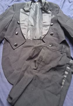Size 8 tuxedo for boy $20 Slauson ave /van ness