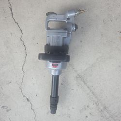 Heavy-duty pneumatic impact wrench