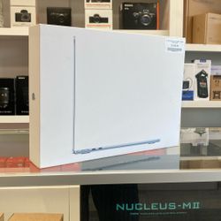13” MacBook Air 16GB/256GB Sky Blue