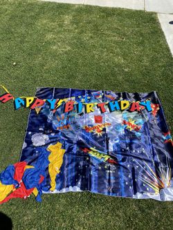 Super hero party decor