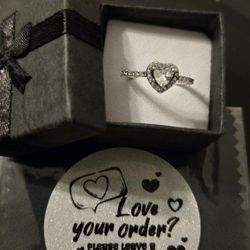 NEW Size 6 PANDORA  52mm Sterling Silver Heart Ring
Comes with the black ring box that you see in the pictures.