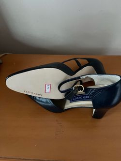 There very nice shoes in Size 8.5 M The Color is Navy Blue made by Karen Scott there brand new