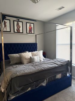 King sized canopy bed