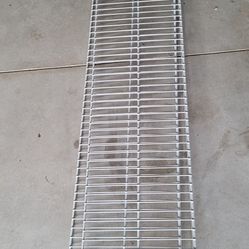 Closet Maid Wire Shelves. 