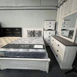 4pc Queen Bed Set