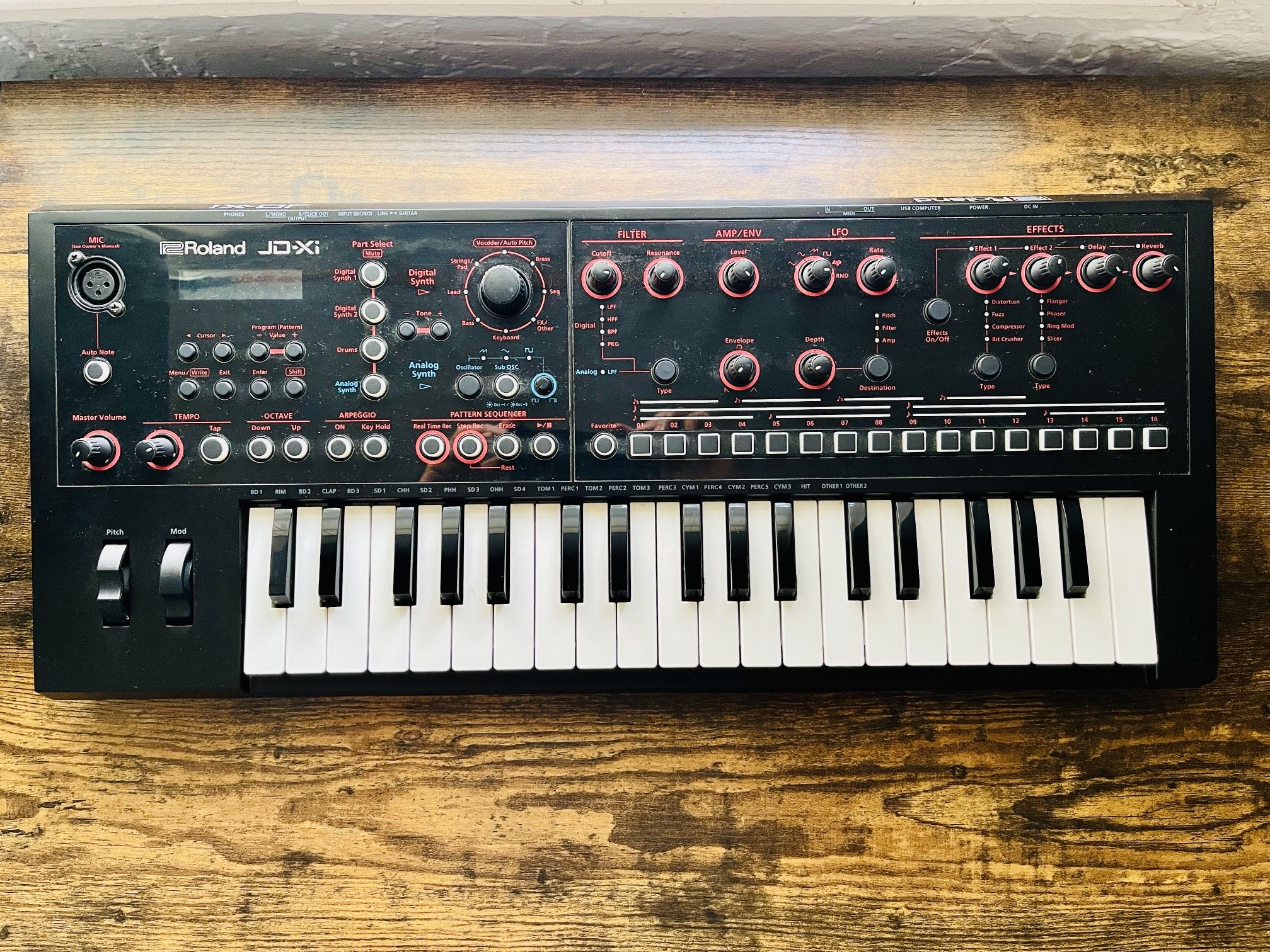 Roland JD-Xi Analog/Digital Synthesizer with Vocoder