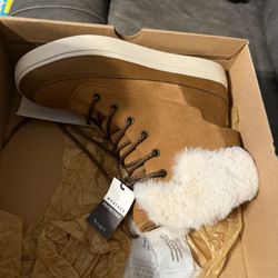 New Kookaburra By Uggs Woman’s 8