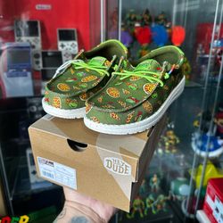 Hey Dude Wally Y TMNT Pizza size J1 Brand New