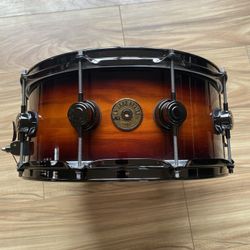 Beautiful DW Snare Drum !!
