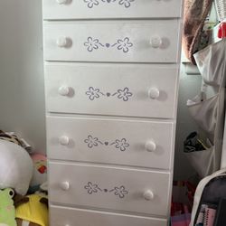  Dresser