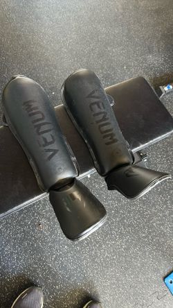 Venum kick boxing/ Muay Thai shin pads
