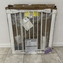 Wide Pet Gate / Baby Gate - Fits Openings 29.5” - 36”