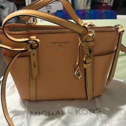 Michael Kors Tote (cantaloupe Color) 