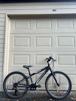 Trek MT 200 Boys Youth Mountain Bike - Kids Bicycle - 24” wheels - 7speed