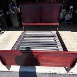 🔥❤️🛏️ Queen Size Wood Bed Frame - Solid & Good Condition