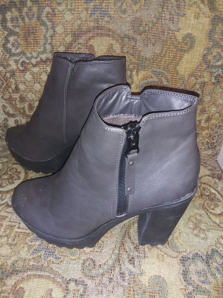 Grey Ladies High Heel Boots.