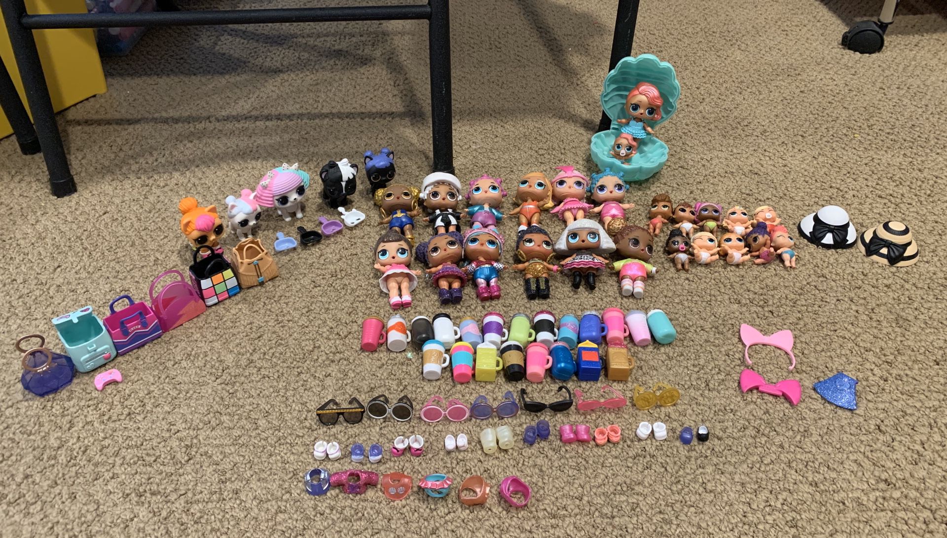 Lot of 29 LOL Surprise Dolls & Pets