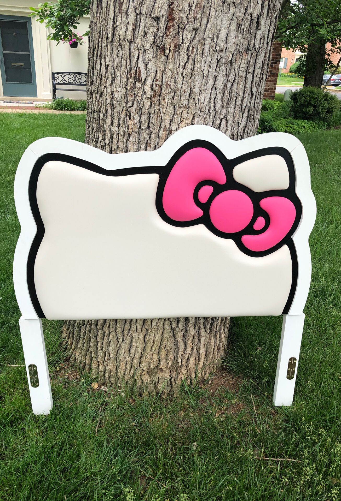 Hello kitty head board