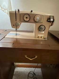 Deluxe sewing machine