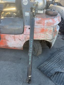 1999 Toyota 4Runner 2.7 AT 2x4 Driveshaft $250