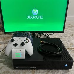 Xbox One 780G with Monitor and Accessories 