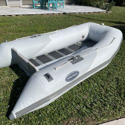 Dinghy W 2.5 Merc Less Than 1 Hour On Both