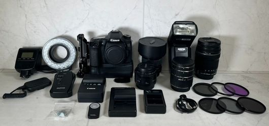 Canon EOS 70D DSLR camera kit (A1G010982)