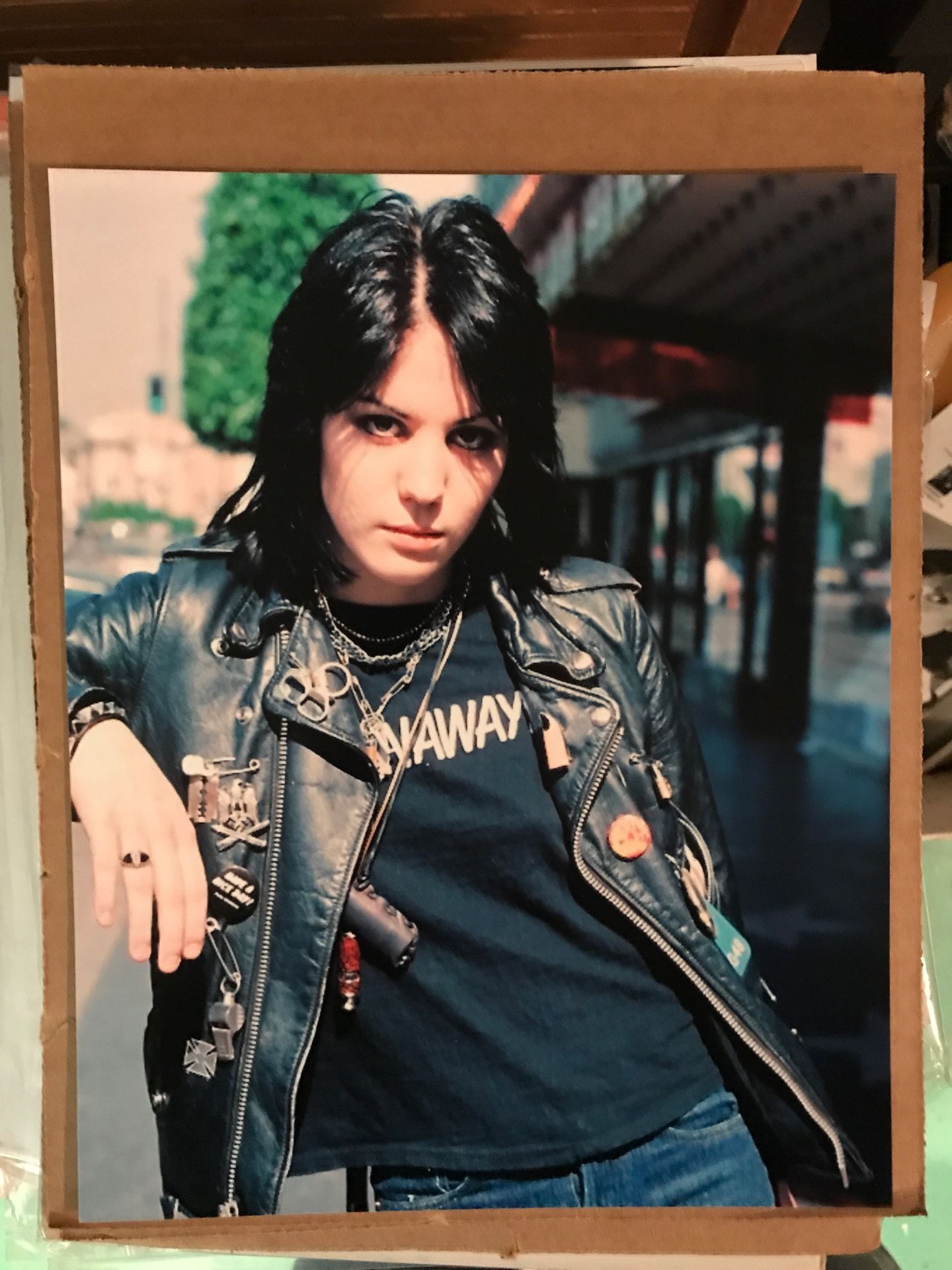 Joan Jett without the Blackhearts She was very young it’s old and vintage