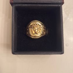 18kt Gold Medusa Ring 
