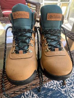 Women’s Hiking Boots