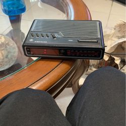 Vintage Ge Clock/radio