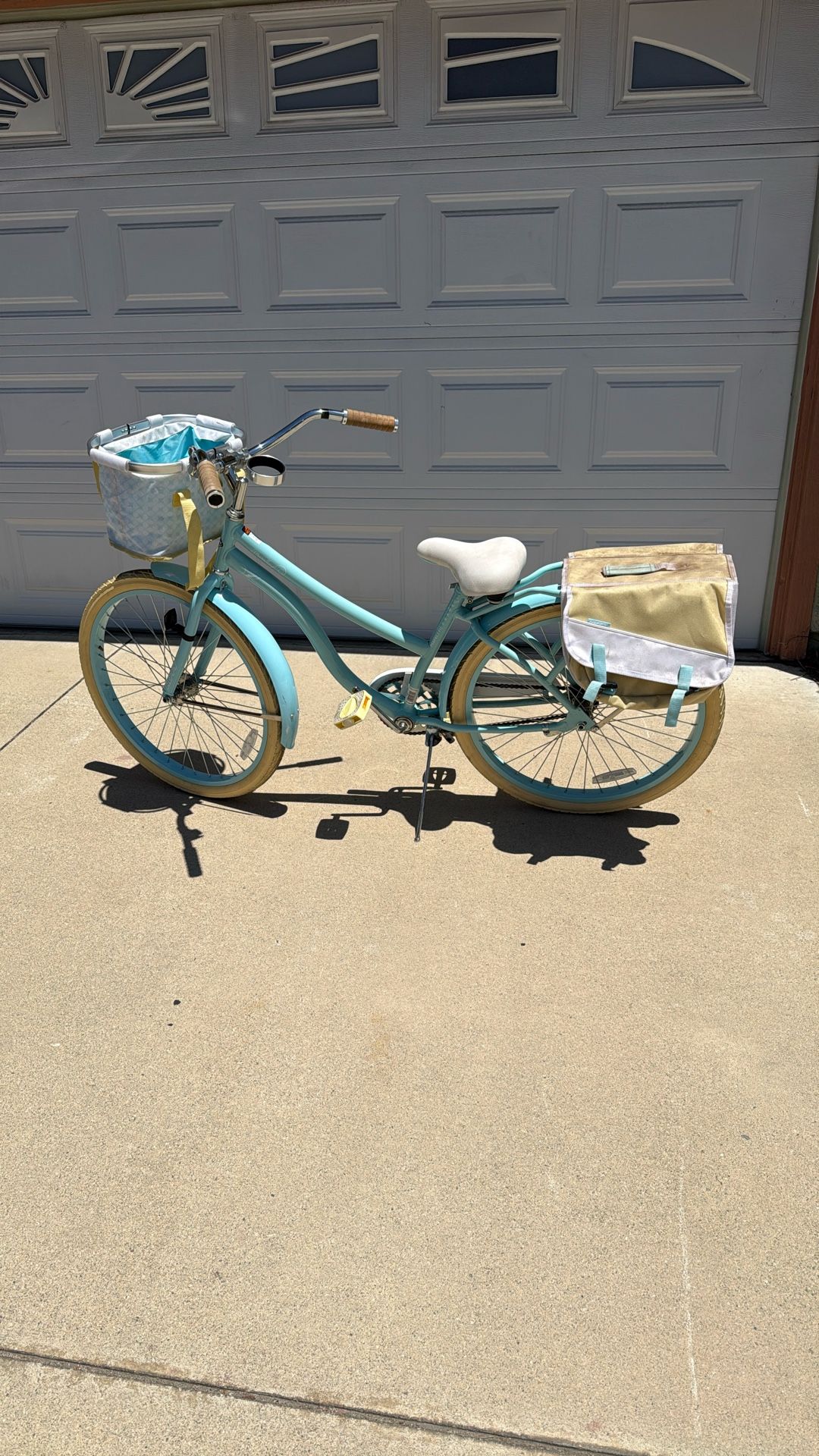 Vintage-Style Women’s Beach Cruiser Bike – Light Blue with Dual Storage Baskets – Comfort Saddle & Retro Design