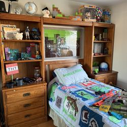 Wood Bedroom Set. Has 2 Twin Beds.  FREE