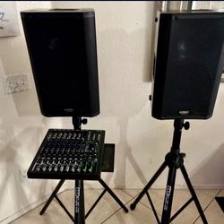 Qsc K10 K-series Powered 10" 2-way Loudspeaker 1000w Class-d pair with padded protective bags