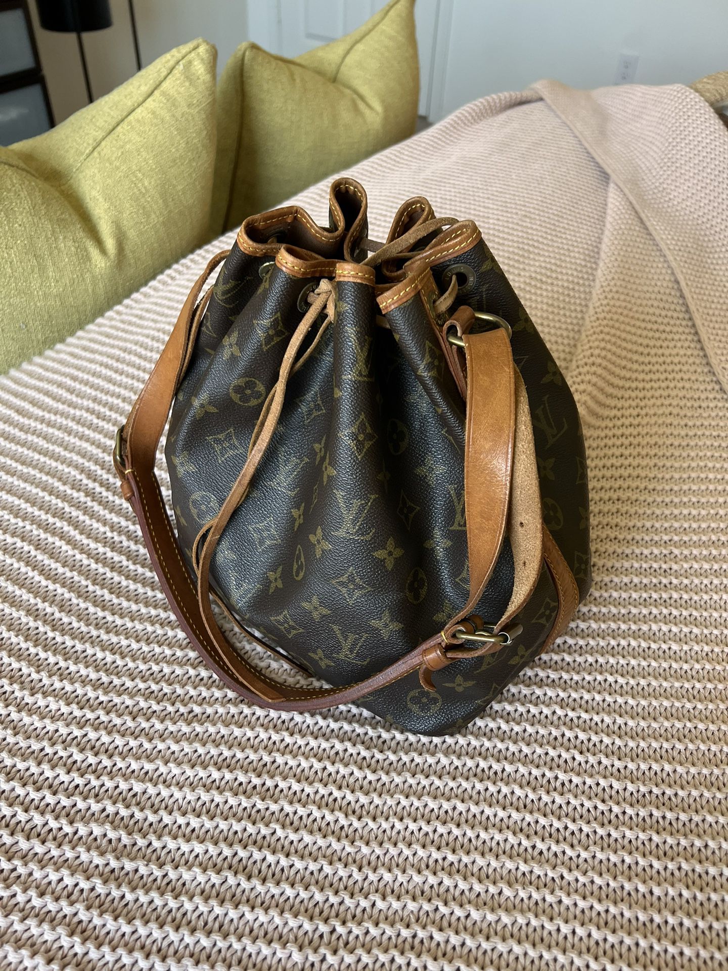 Authentic Louis Vuitton Petite Noe shoulder Bag for Sale in Del Mar, CA -  OfferUp