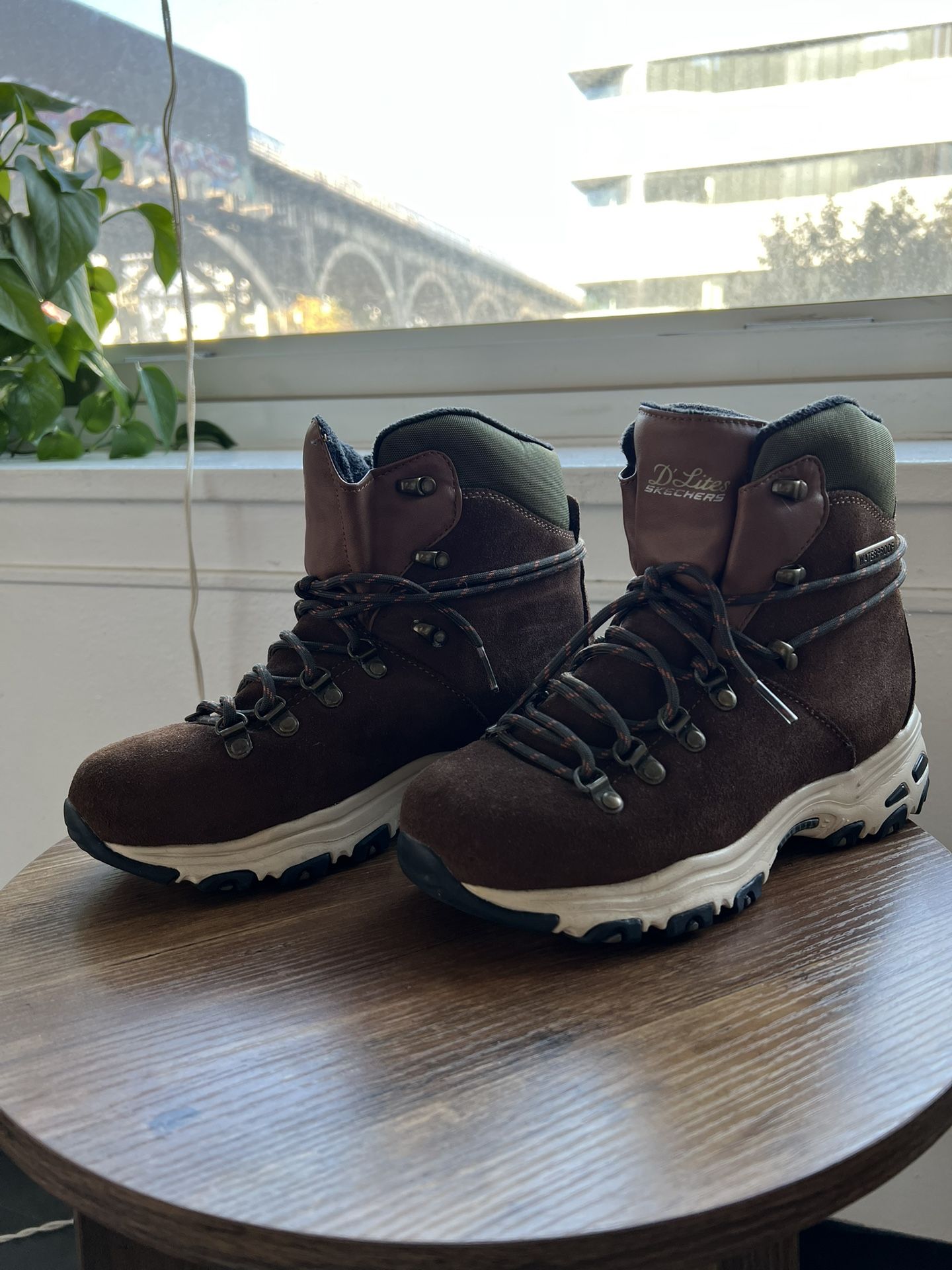 US7.5 Skechers Waterproof Hiking Boots-MOVING OUT SALE ✈️