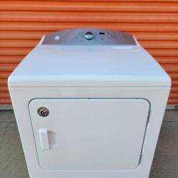 Sleek, Stylish, Modern!!! Kenmore, 600 S Smart Dry Sensing, Gas Dryer with STEAM!!! Super Large, Capacity!!! Must See To Appreciate!!!