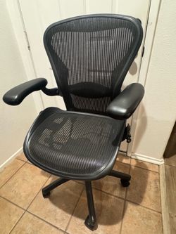 HERMAN MILLER AERON ADJUSTABLE CHAIR SIZE B!