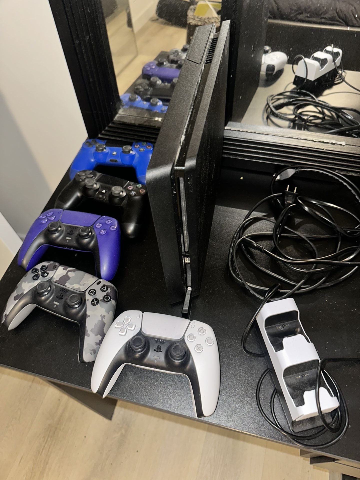 Used PS4 With Controllers + 3 Used Ps5 Controllers 