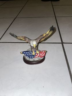 American Eagle Desk Top Or Shelf Statue