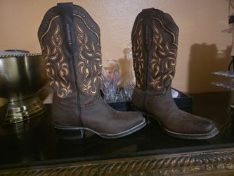 Cowboy boots. From Mexico size 9 us.Brown and gold color.