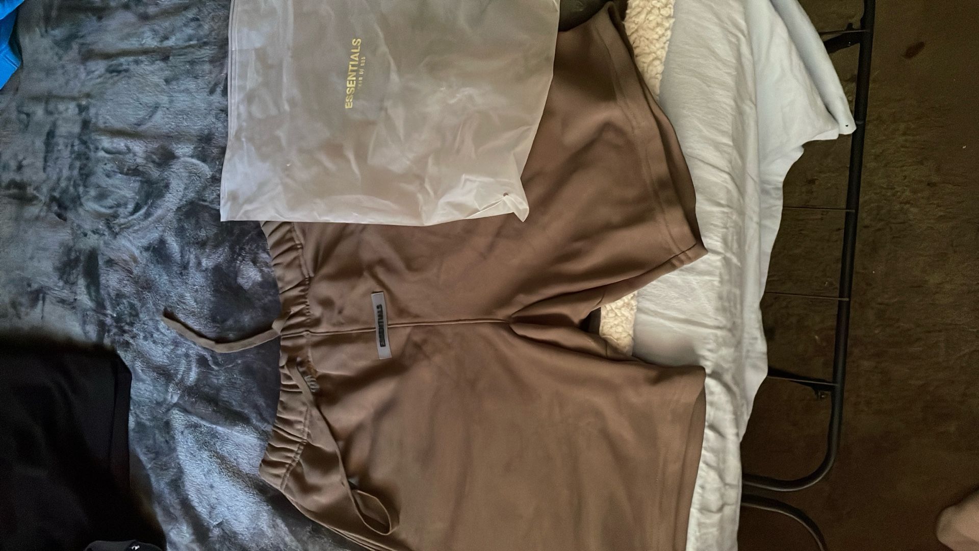 Essential Short Brown Color Way