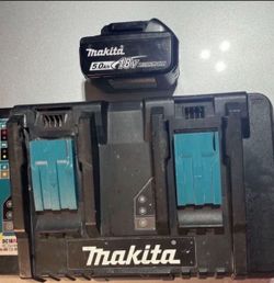 Makita DC18RD Double charger with 18v Battery 